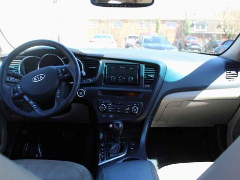 Used 2011 Kia Optima EX w/ Premium Pkg image 30