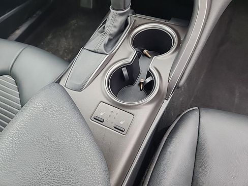 Used 2024 Toyota Camry SE image 14