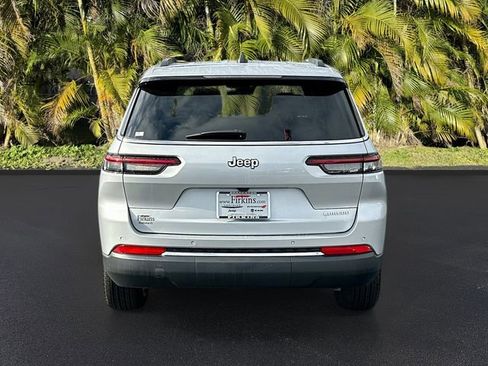 New 2025 Jeep Grand Cherokee L Laredo image 4