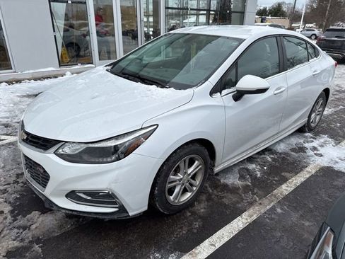 Used 2017 Chevrolet Cruze LT w/ RS Package image 2