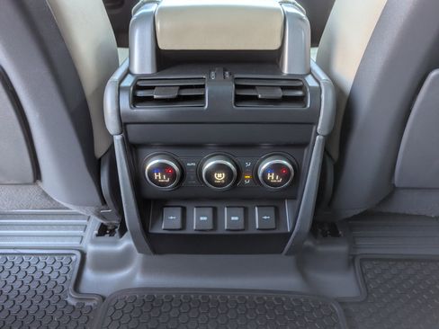 Used 2020 Land Rover Defender 110 HSE image 39