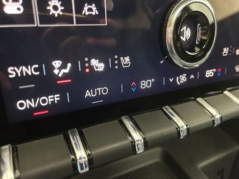 Used 2024 GMC Acadia AT4 w/ Luxury Package image 18