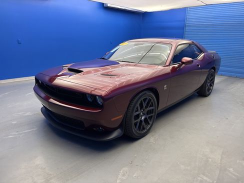 Used 2019 Dodge Challenger R/T Scat Pack w/ Driver Convenience Group RWD image 4