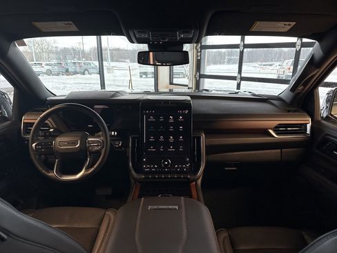 Used 2025 GMC Yukon XL Denali image 23