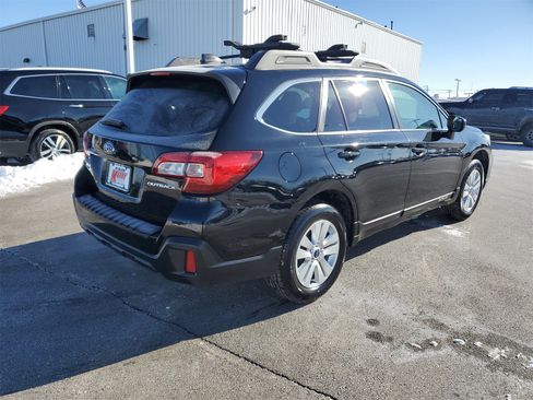 Used 2019 Subaru Outback 2.5i Premium image 4