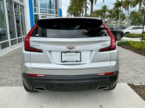 Used 2022 Cadillac XT4 Luxury w/ Cold Weather Package FWD image 5