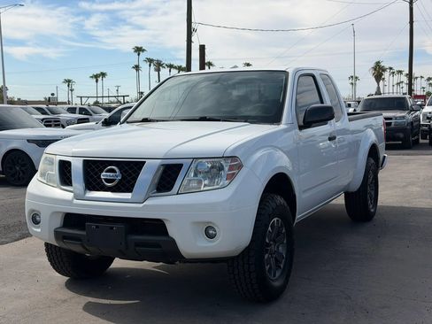 Used 2015 Nissan Frontier Desert Runner RWD image 2