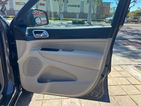 Used 2021 Jeep Grand Cherokee Laredo RWD image 32