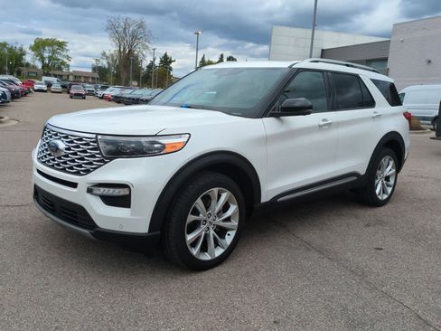 Used 2023 Ford Explorer Platinum w/ Technology Package AWD/4WD image 4