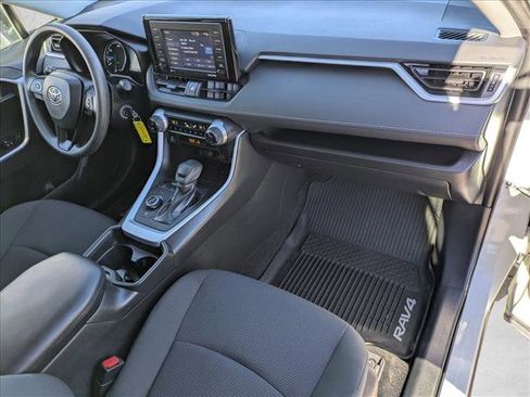 Used 2020 Toyota RAV4 LE image 21