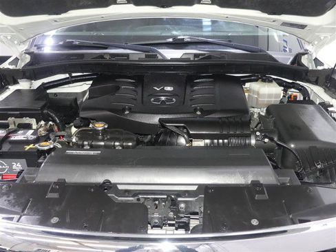 Used 2017 INFINITI QX80 4WD w/ Driver Assistance Package image 12