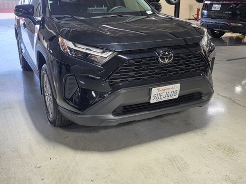 Used 2025 Toyota RAV4 XLE AWD/4WD image 9