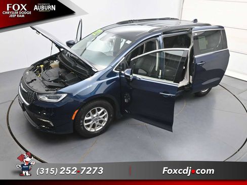Used 2022 Chrysler Pacifica Touring-L FWD image 36