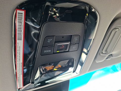 Used 2021 Toyota Venza LE image 25