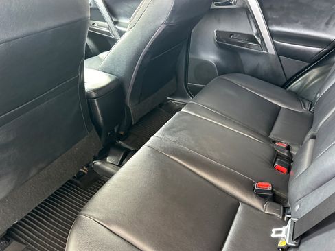 Used 2018 Toyota RAV4 SE w/ Power Extra Value Package AWD/4WD image 12