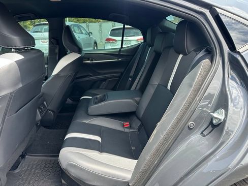 Used 2025 Toyota Camry SE FWD image 7