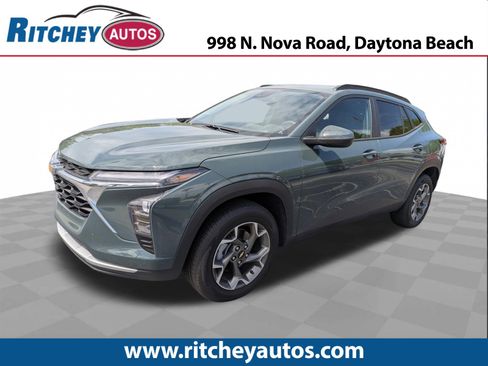 Used 2025 Chevrolet Trax LT w/ Driver Confidence Package FWD image 1