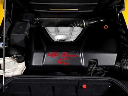 Used 2016 Alfa Romeo 4C Spider w/ Spider Track Package 4 RWD image 6