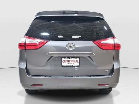 Used 2017 Toyota Sienna LE image 6