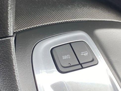 Used 2019 Chevrolet Equinox LT w/ Sun & Navigation Package image 18