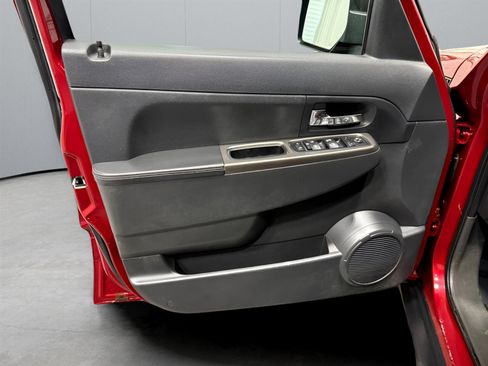 Used 2012 Jeep Liberty Limited Jet image 29