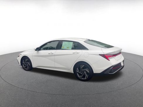 Used 2025 Hyundai Elantra SEL FWD image 10
