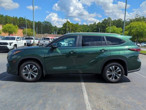 Used 2025 Toyota Highlander XLE AWD/4WD image 9