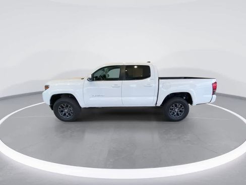 Used 2023 Toyota Tacoma SR5 w/ Technology Package AWD/4WD image 5