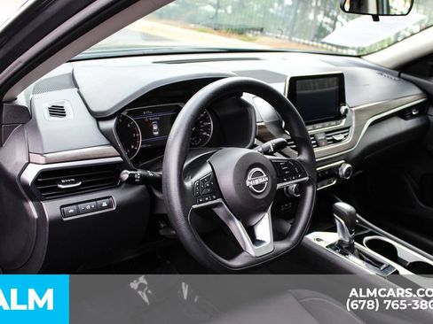 Used 2024 Nissan Altima 2.5 SV FWD image 30