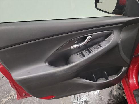 Used 2018 Hyundai Elantra GT image 13