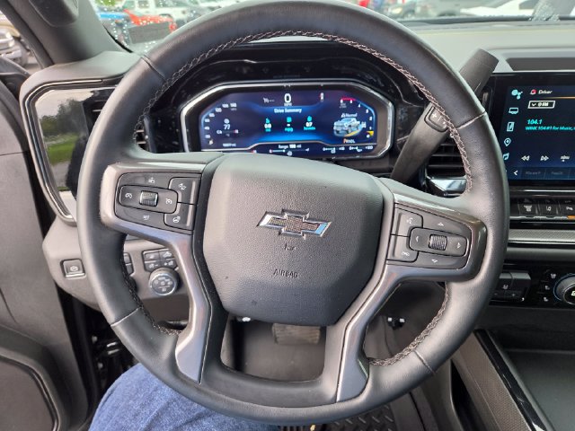 Used 2024 Chevrolet Silverado 2500 ZR2 w/ Technology Package AWD/4WD image 3