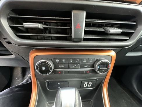 Used 2022 Ford EcoSport SE w/ SE Convenience Package image 19