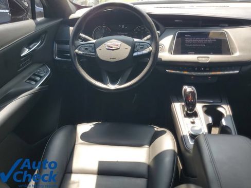 Used 2023 Cadillac XT4 Premium Luxury FWD image 17