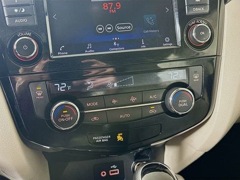 Used 2021 Nissan Rogue Sport SV image 16