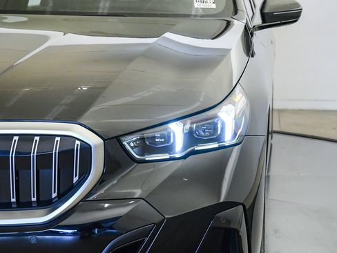 Used 2024 BMW 540i xDrive w/ M Sport Package AWD/4WD image 9