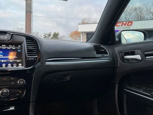 Used 2018 Chrysler 300 S image 13