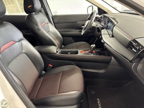 Used 2025 Nissan Kicks SR w/ SR Premium Package AWD/4WD image 28