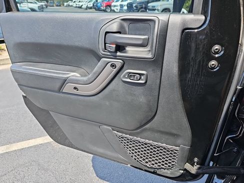 Used 2018 Jeep Wrangler Sahara AWD/4WD image 28