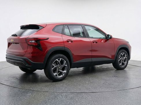 Used 2025 Chevrolet Trax LT w/ LT Convenience Package image 9