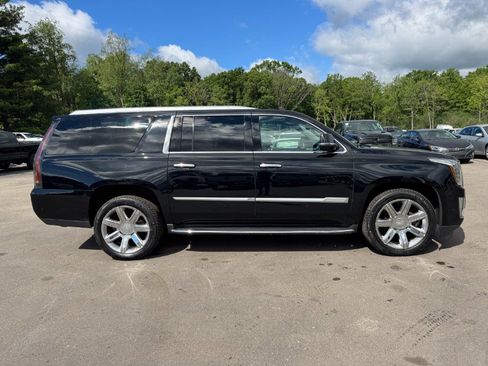 Used 2020 Cadillac Escalade ESV Luxury AWD/4WD image 6