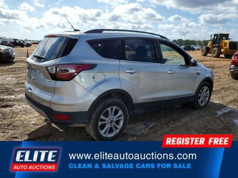 Used 2017 Ford Escape SE w/ Equipment Group 201A image 5