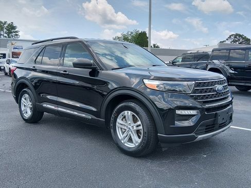 Certified 2023 Ford Explorer XLT w/ Equipment Group 202A AWD/4WD image 2