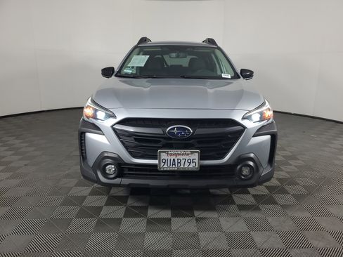Used 2025 Subaru Outback Premium image 9