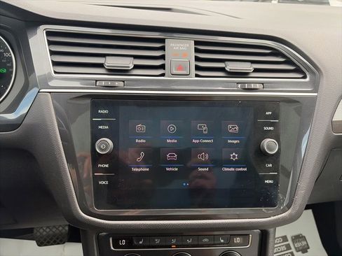 Used 2018 Volkswagen Tiguan SE w/ Panoramic Sunroof Package AWD/4WD image 31
