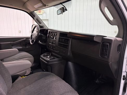 Used 2024 GMC Savana 2500 w/ Driver Convenience Package image 13