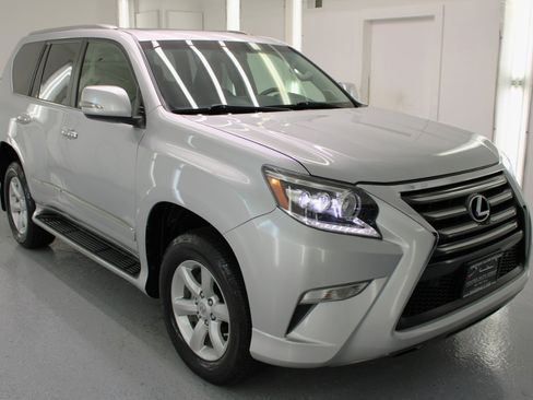 Used 2017 Lexus GX 460 Premium 4D SUV 4WD image 10