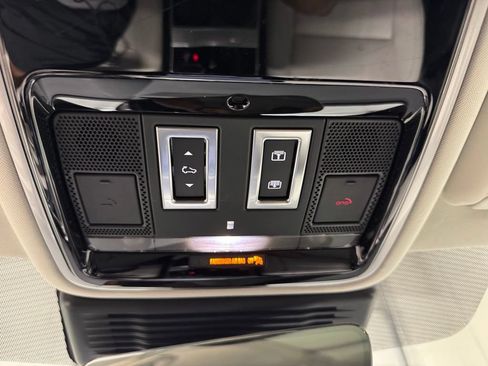 Used 2022 Land Rover Range Rover Velar S AWD/4WD image 23