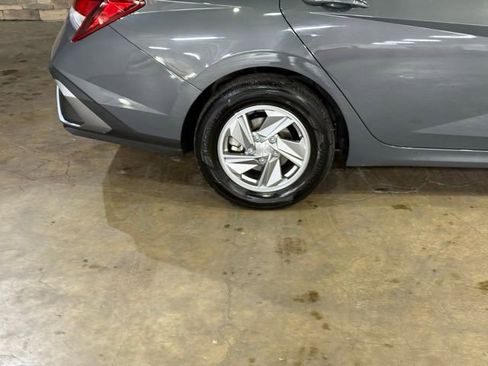 New 2025 Hyundai Elantra SE image 5