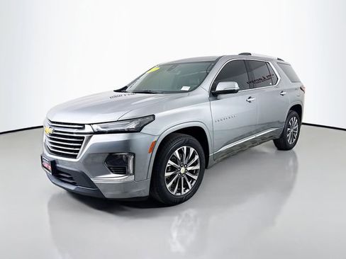 Used 2023 Chevrolet Traverse Premier image 3