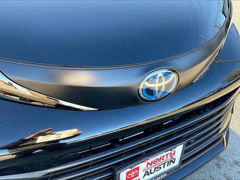 Used 2024 Toyota Sienna XLE Woodland Edition image 28